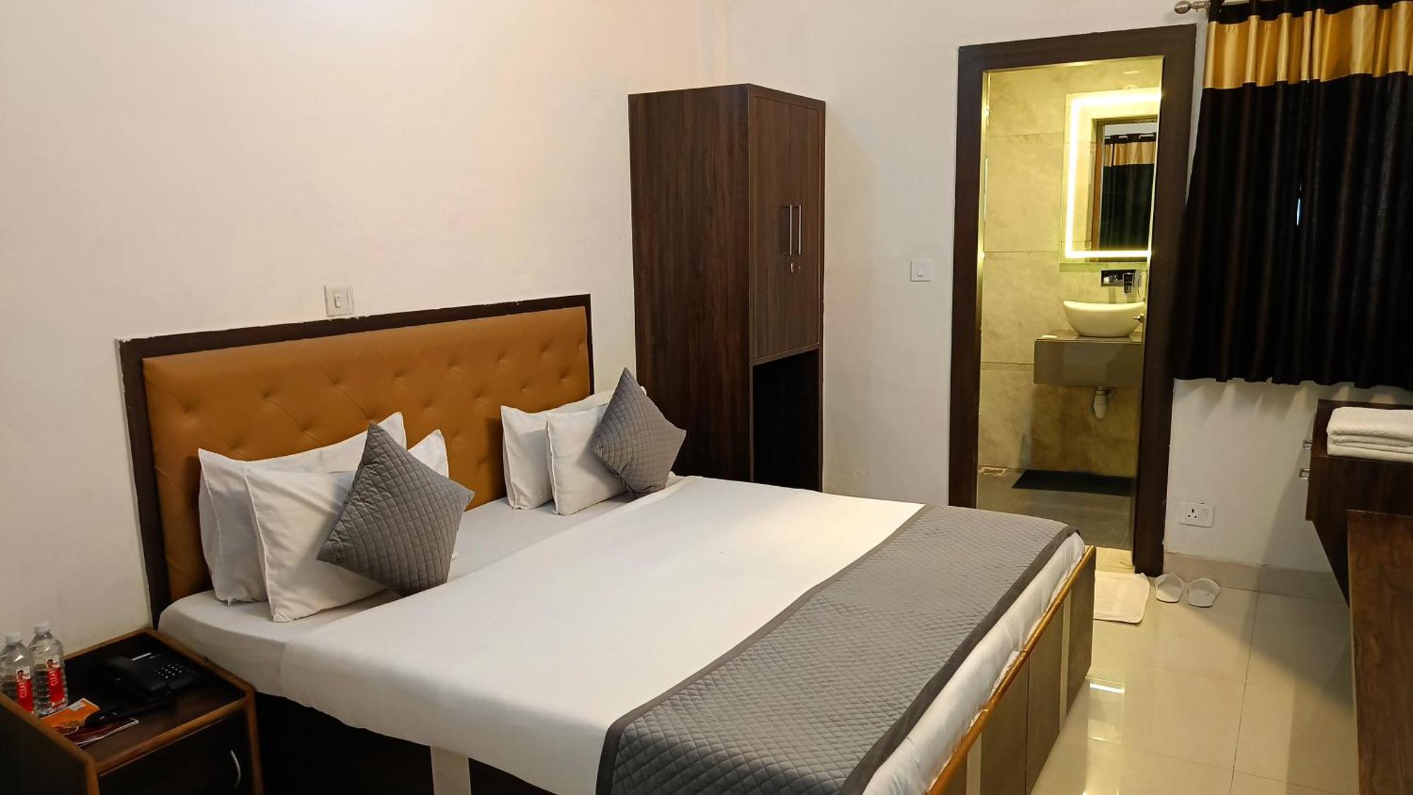 Hotel Shyam Palace India Agra آغْرا المظهر الخارجي الصورة
