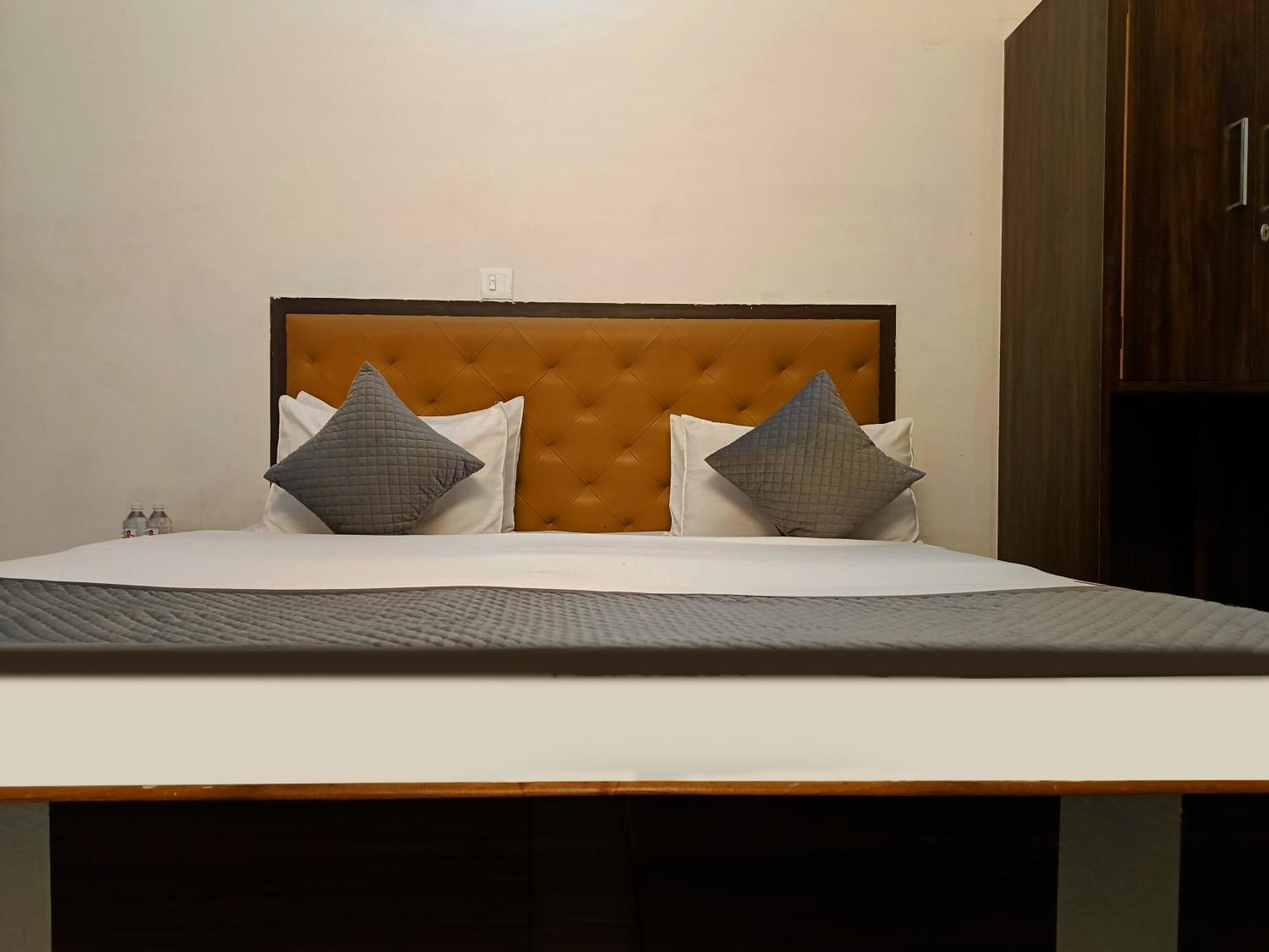 Hotel Shyam Palace India Agra آغْرا المظهر الخارجي الصورة